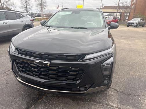 Mosaic Black Metallic 2026 Chevrolet Trax FWD ACTIV