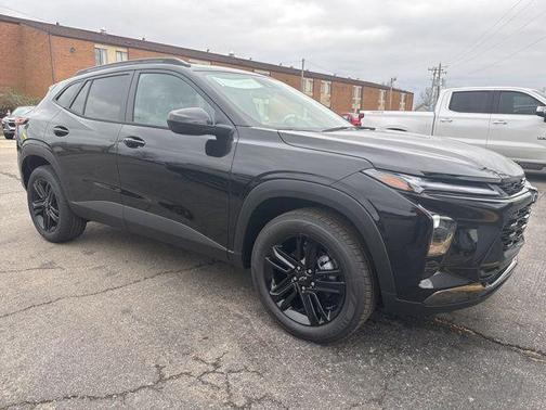 Mosaic Black Metallic 2026 Chevrolet Trax FWD ACTIV