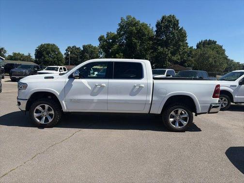 Ivory White Tri-Coat Pearlcoat 2022 RAM 1500 Limited
