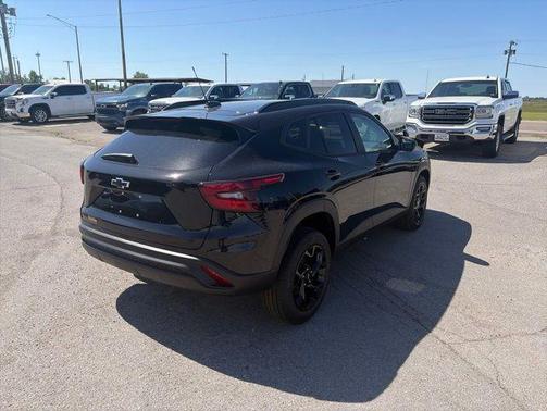 Mosaic Black Metallic 2026 Chevrolet Trax LT
