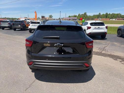Mosaic Black Metallic 2026 Chevrolet Trax LT