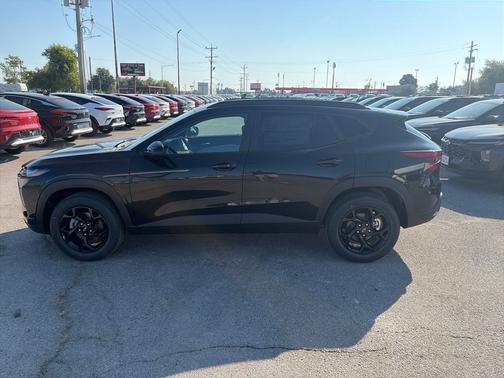 Mosaic Black Metallic 2026 Chevrolet Trax LT