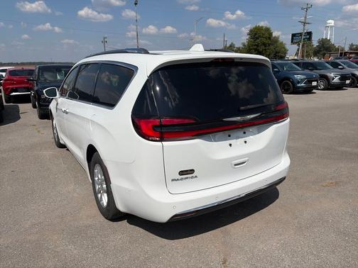 Bright White Clearcoat 2021 Chrysler Pacifica Touring L