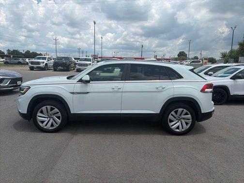 Pure White 2022 Volkswagen Atlas Cross Sport 3.6L V6 SE w/Technology