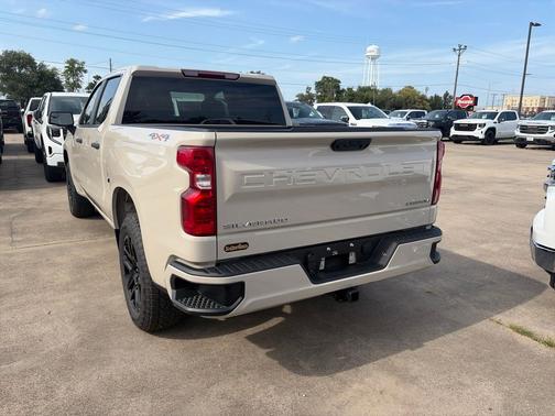 White Sands 2026 Chevrolet Silverado 1500 Custom