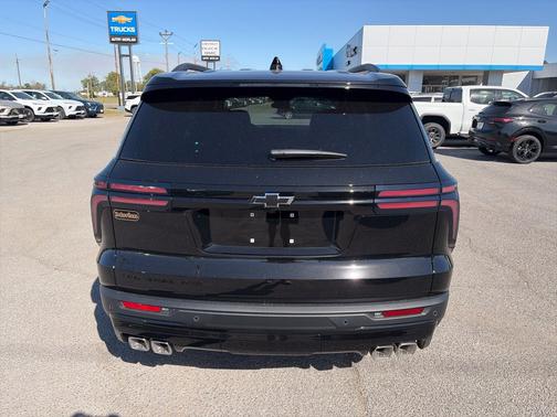 Mosaic Black Metallic 2027 Chevrolet Traverse LT