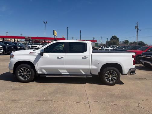 Summit White 2026 Chevrolet Silverado 1500 LT