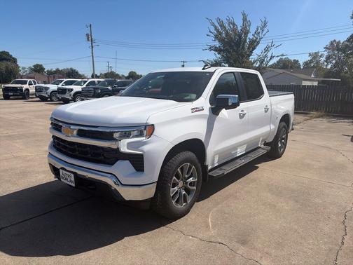 Summit White 2026 Chevrolet Silverado 1500 LT