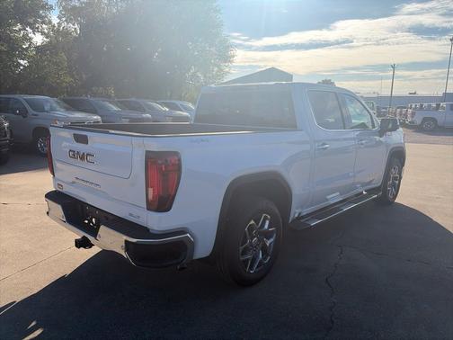 Glacier White Tricoat 2026 GMC Sierra 1500 SLT