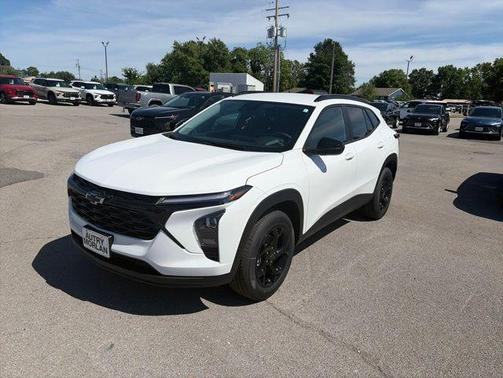 Summit White 2026 Chevrolet Trax LT