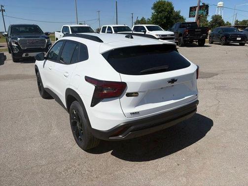 Summit White 2026 Chevrolet Trax LT