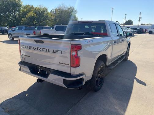 White Sands 2026 Chevrolet Silverado 1500 Custom