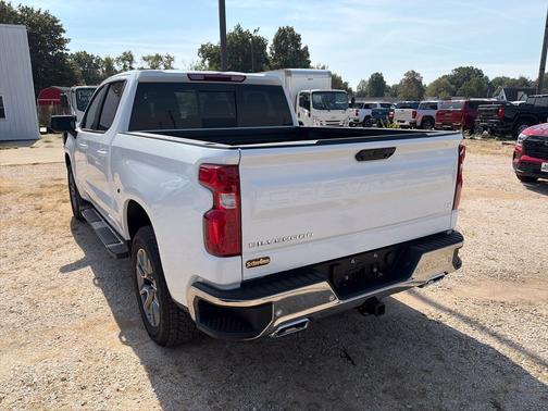 Summit White 2026 Chevrolet Silverado 1500 LT