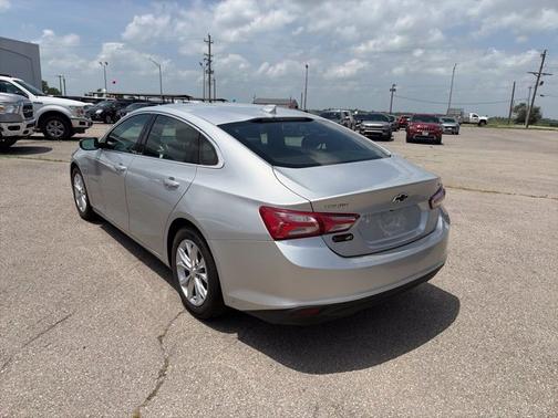 Silver Ice Metallic 2019 Chevrolet Malibu LT