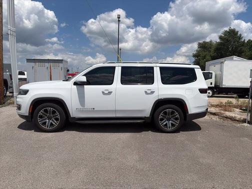 Bright White Clearcoat 2022 Jeep Wagoneer Series III