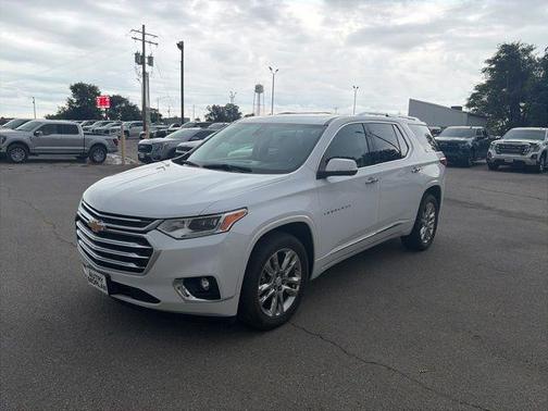 Iridescent Pearl Tricoat 2021 Chevrolet Traverse High Country