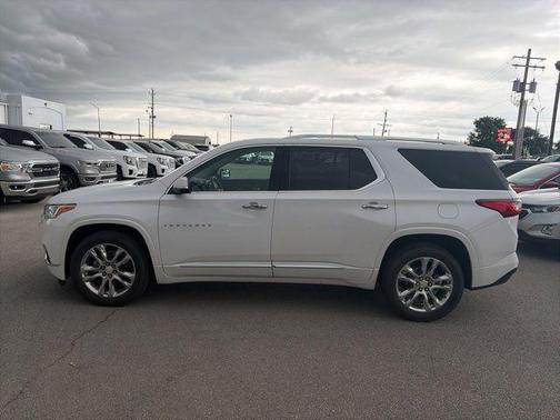 Iridescent Pearl Tricoat 2021 Chevrolet Traverse High Country