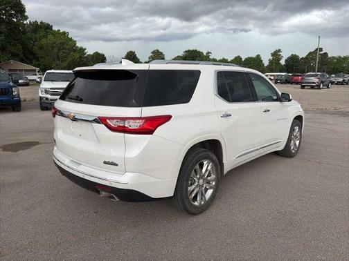 Iridescent Pearl Tricoat 2021 Chevrolet Traverse High Country