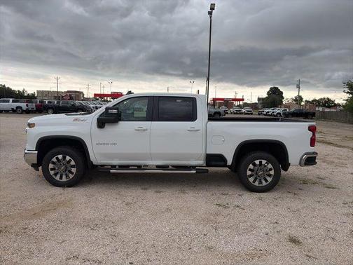 Summit White 2026 Chevrolet Silverado 2500 LT
