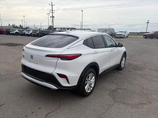 Summit White 2026 Buick Envista Preferred FWD