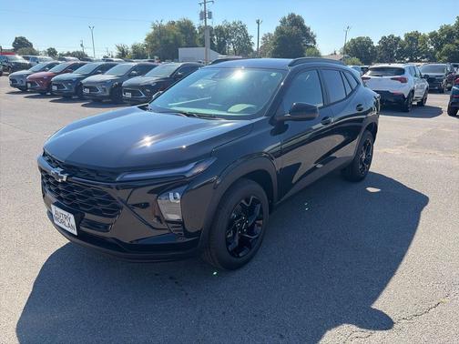Mosaic Black Metallic 2026 Chevrolet Trax LT