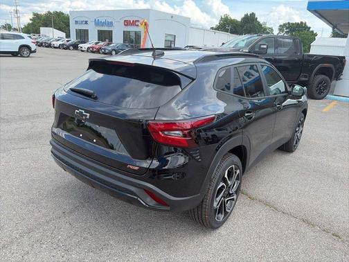 Mosaic Black Metallic 2026 Chevrolet Trax FWD 2RS