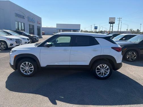 Summit White 2026 Chevrolet Trailblazer LS