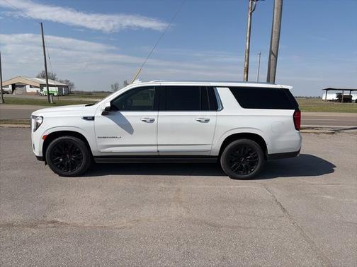 White Frost Tricoat 2023 GMC Yukon XL Denali