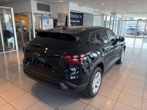 Mosaic Black Metallic 2026 Chevrolet Trax LS