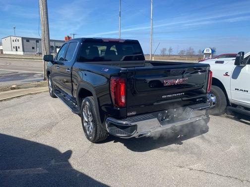 Onyx Black 2022 GMC Sierra 1500 SLT