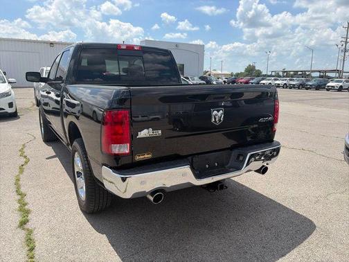 Brilliant Black Crystal Pearlcoat 2018 RAM 1500 Big Horn