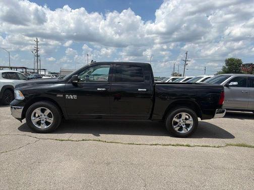 Brilliant Black Crystal Pearlcoat 2018 RAM 1500 Big Horn