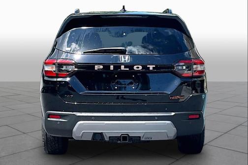 Crystal Black Pearl 2026 Honda Pilot TrailSport