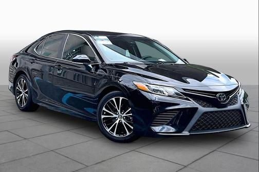 Midnight Black Metallic 2018 Toyota Camry SE