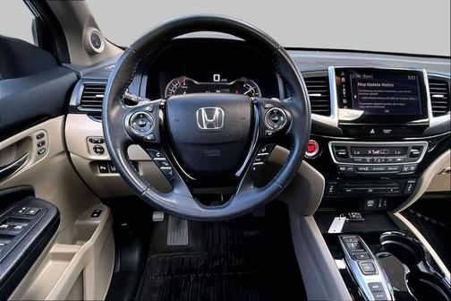 Crystal Black Pearl 2017 Honda Pilot Touring