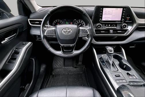 Midnight Black Metallic 2021 Toyota Highlander XLE