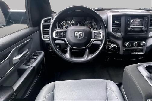 Diamond Black Crystal Pearlcoat 2022 RAM 1500 Big Horn/Lone Star