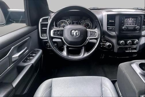 Diamond Black Crystal Pearlcoat 2022 RAM 1500 Big Horn/Lone Star