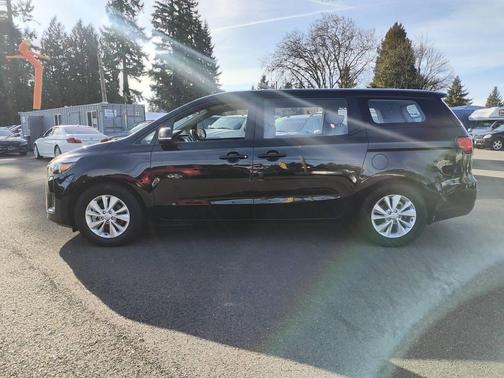 2016 Kia Sedona L