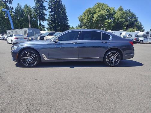 2016 BMW 740 740i 4dr Sedan