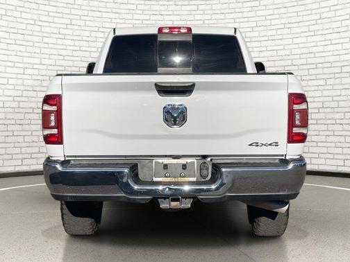 2020 RAM 2500 Tradesman Crew Cab 4X4 6'4' Box