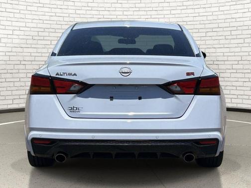 Glacier White 2024 Nissan Altima SR FWD