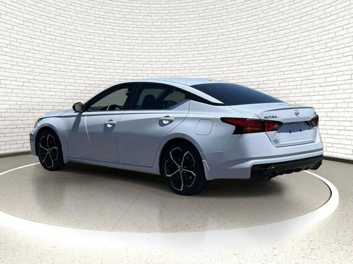 Glacier White 2024 Nissan Altima SR FWD