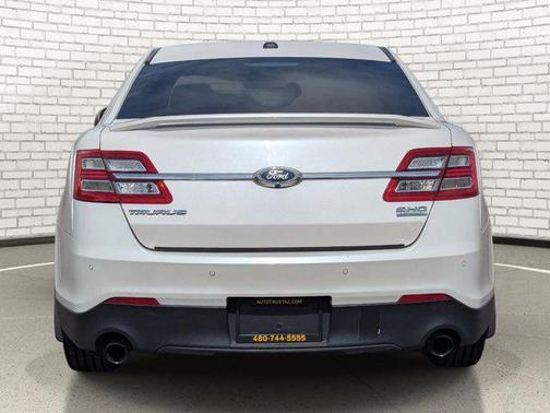 White Platinum Metallic Tri-Coat 2018 Ford Taurus SHO