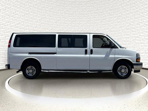 Summit White 2019 Chevrolet Express 3500 LT