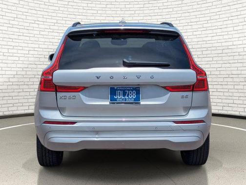 Silver Dawn Metallic 2022 Volvo XC60 B5 Momentum