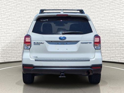 Crystal White Pearl 2018 Subaru Forester 2.5i Premium Black Edition