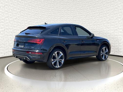 Mythos Black Metallic 2023 Audi Q5 45 S line Prestige