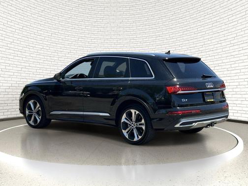 Mythos Black Metallic 2023 Audi Q7 55 Prestige