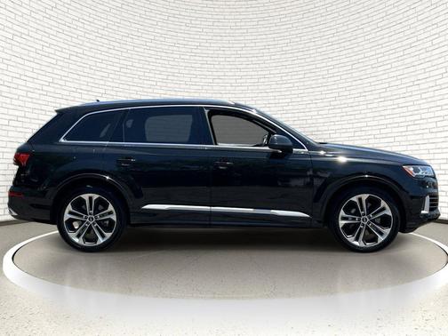 Mythos Black Metallic 2023 Audi Q7 55 Prestige